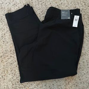 NWT GapFit Runaround Pant. Mid Rise Size L